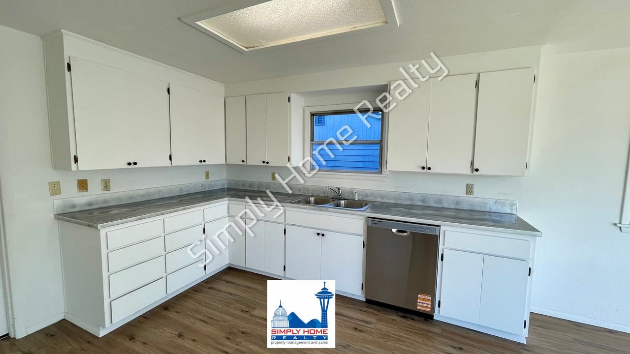 4539 E C St - Photo 7 of 22