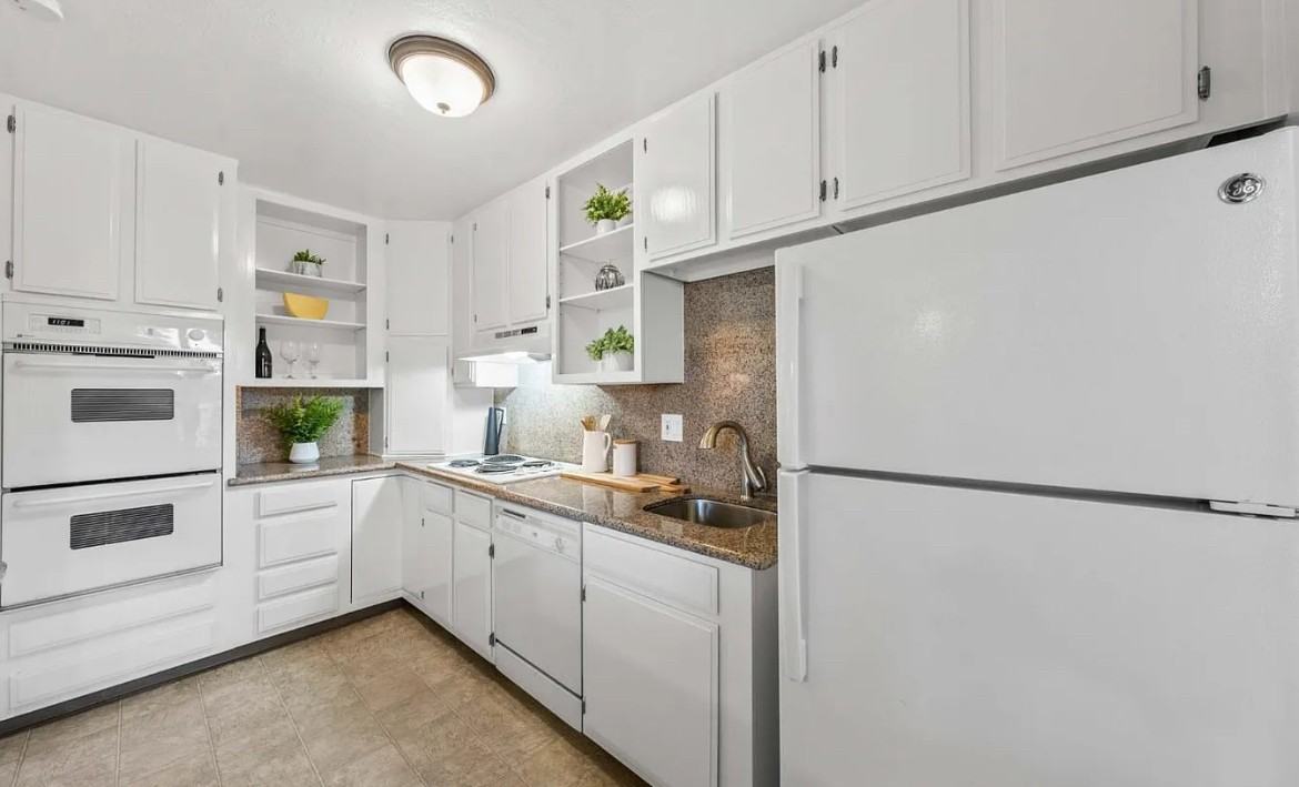 155 El Camino Real - Photo 2 of 20