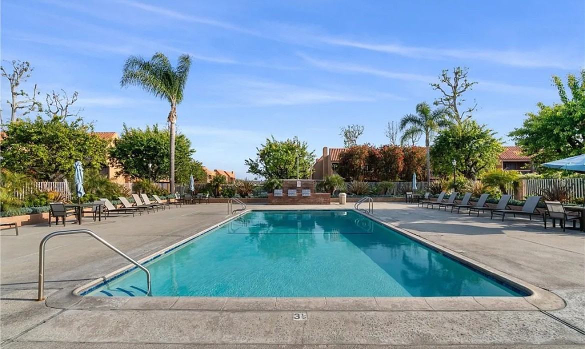 6600 Warner Ave - Photo 4 of 13