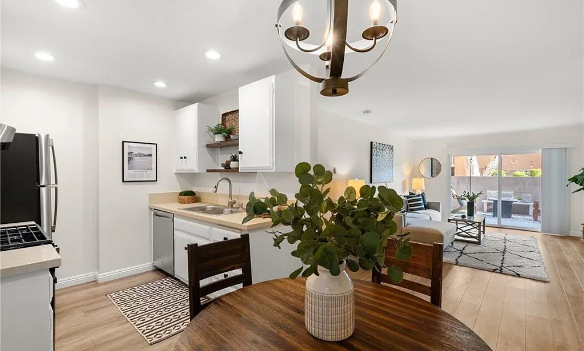 6600 Warner Ave - Photo 7 of 13