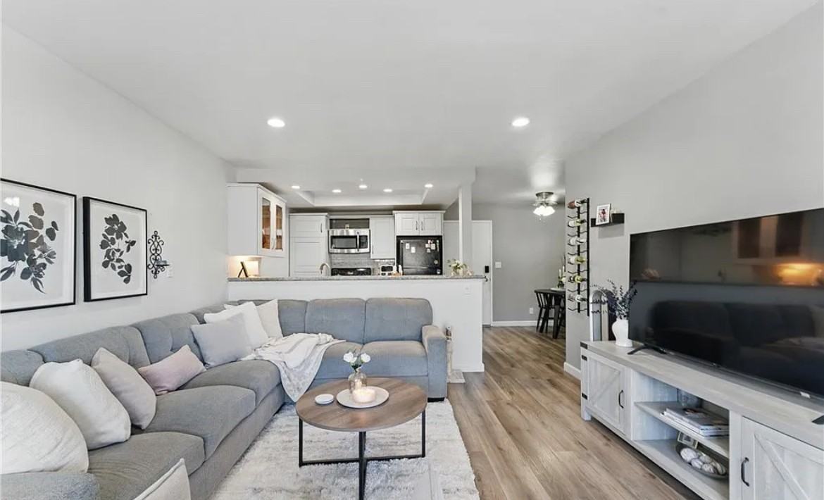 363 Newport Ave - Photo 2 of 16