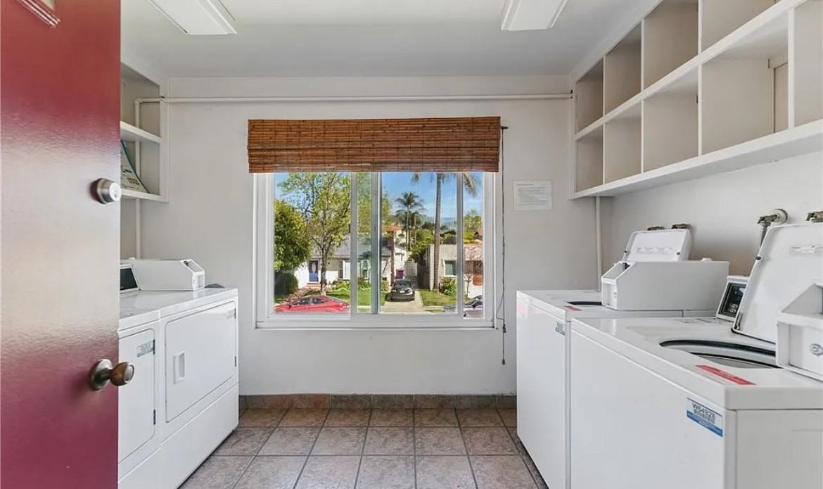 363 Newport Ave - Photo 4 of 16