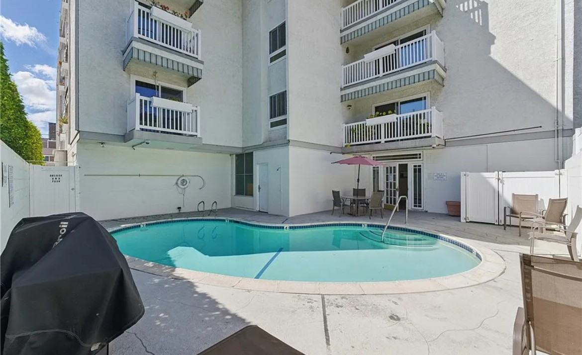 363 Newport Ave - Photo 5 of 16