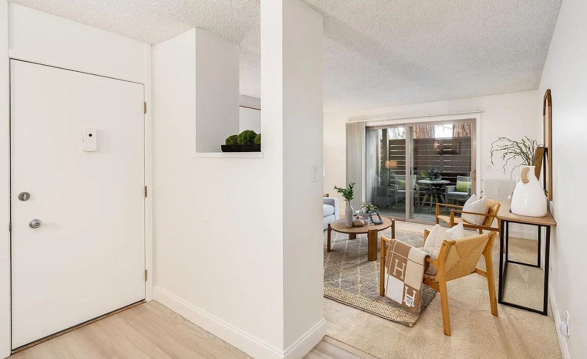 2742 Oak Rd - Photo 4 of 18