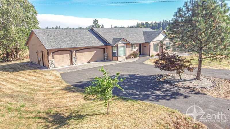 516 Ne 199th St - Photo 4 of 36