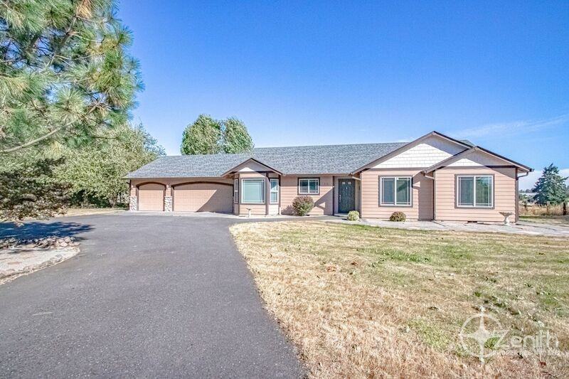 516 Ne 199th St - Photo 6 of 36