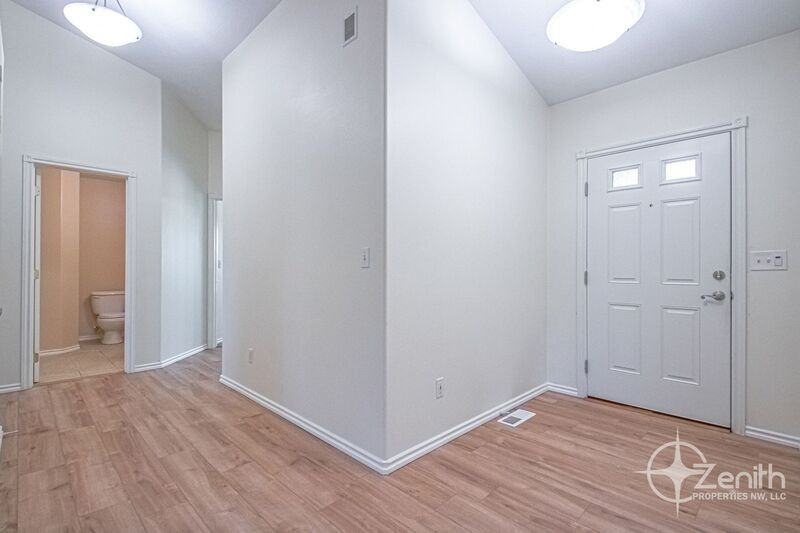 516 Ne 199th St - Photo 7 of 36