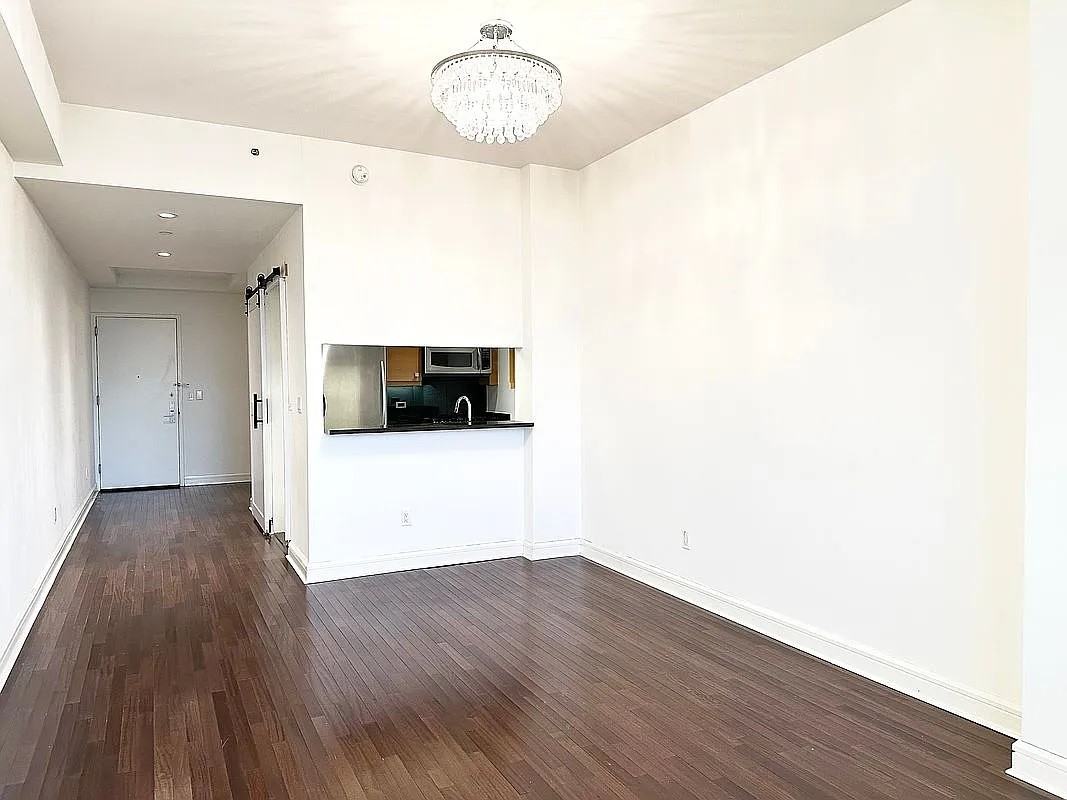 120 Riverside Blvd #4K - Photo 3 of 6