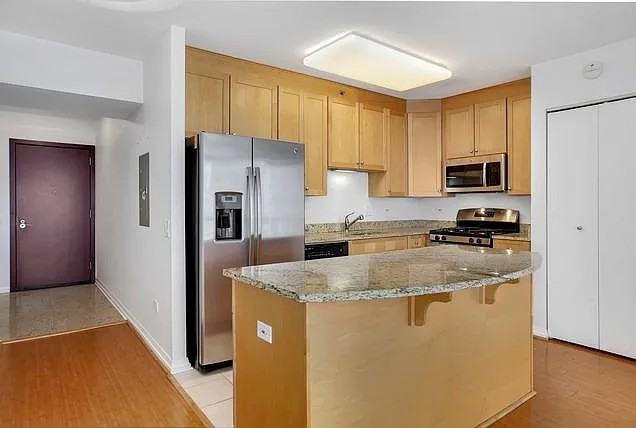 33 W Ontario St #28C - Photo 2 of 7