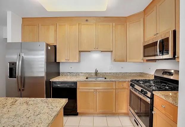 33 W Ontario St #28C - Photo 3 of 7