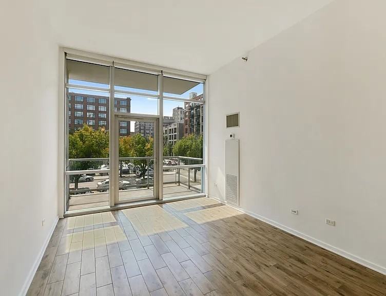 125 S Green St #207A - Photo 2 of 8