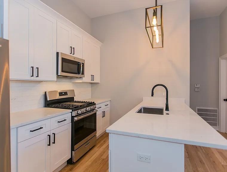 1824 W Augusta Blvd #1R - Photo 2 of 10