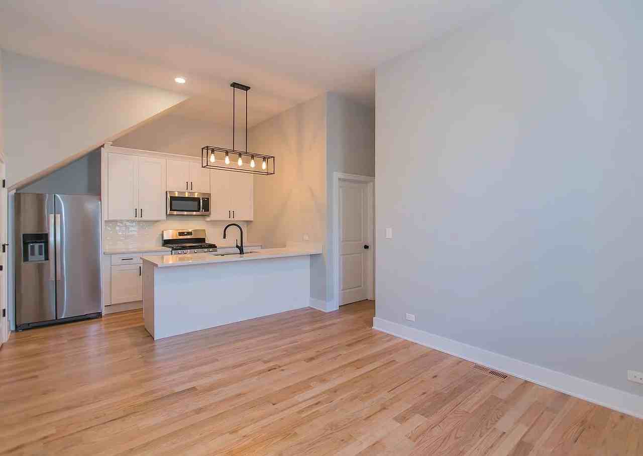 1824 W Augusta Blvd #1R - Photo 3 of 10