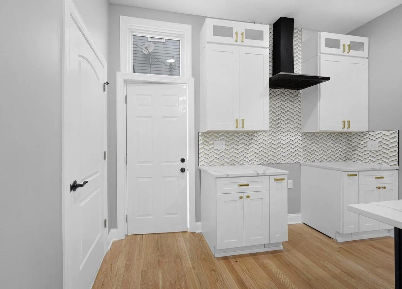 1015 W 20th Pl #C - Photo 2 of 14