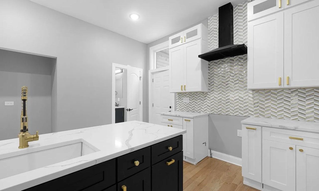 1015 W 20th Pl #C - Photo 3 of 14