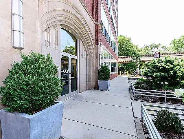 1801 W Larchmont Ave #108 - Photo 2 of 17