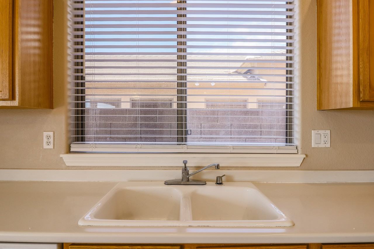 17547 W Coyote Trail Dr - Photo 6 of 36