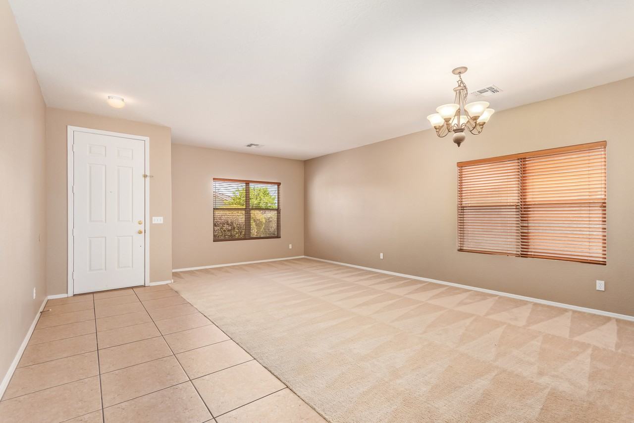 664 W Silver Reef Ct - Photo 4 of 40