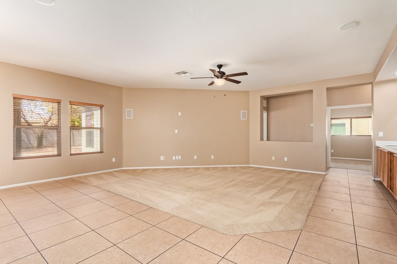 664 W Silver Reef Ct - Photo 7 of 40