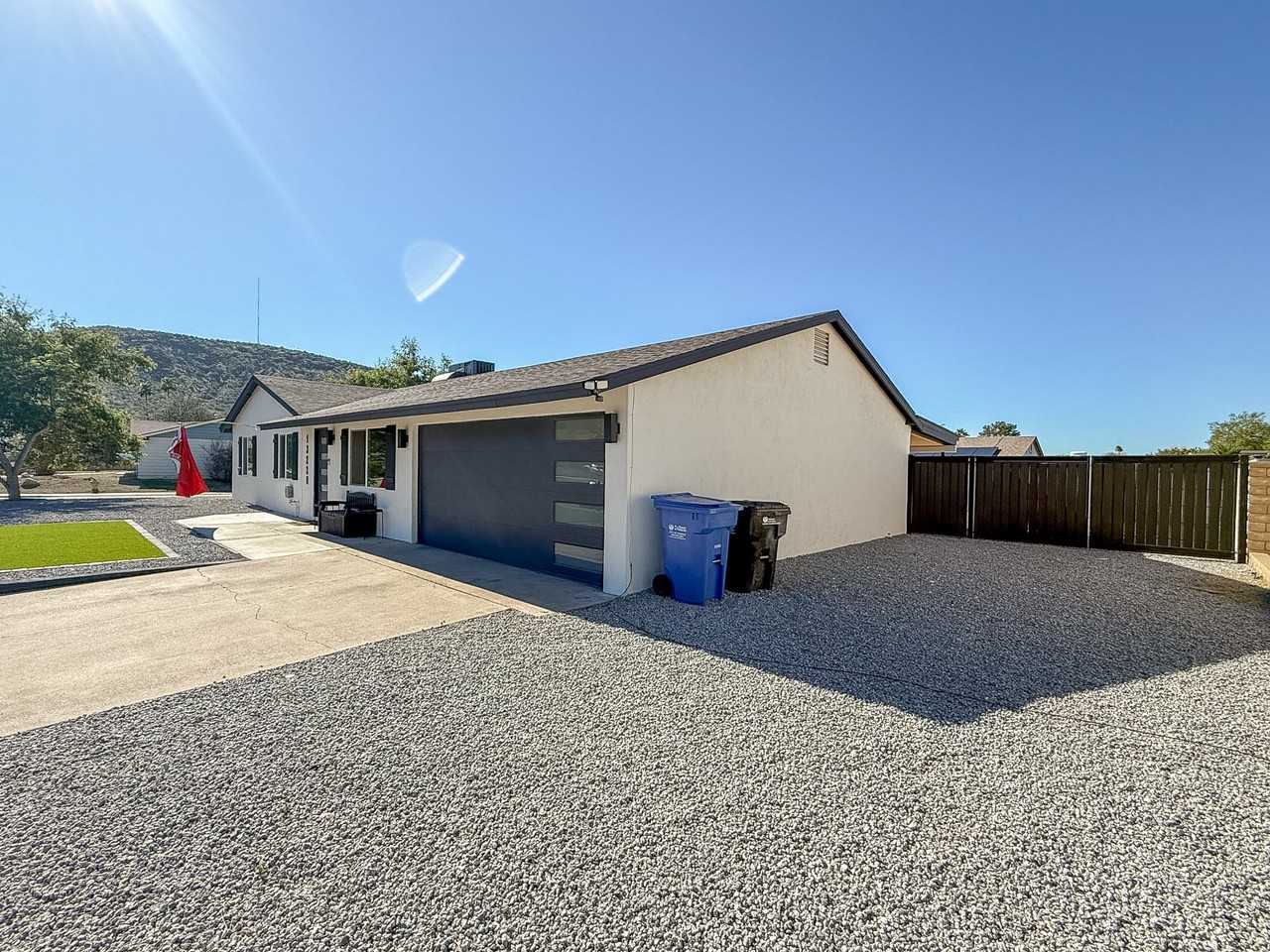 13220 N 14th Ave - Photo 4 of 29