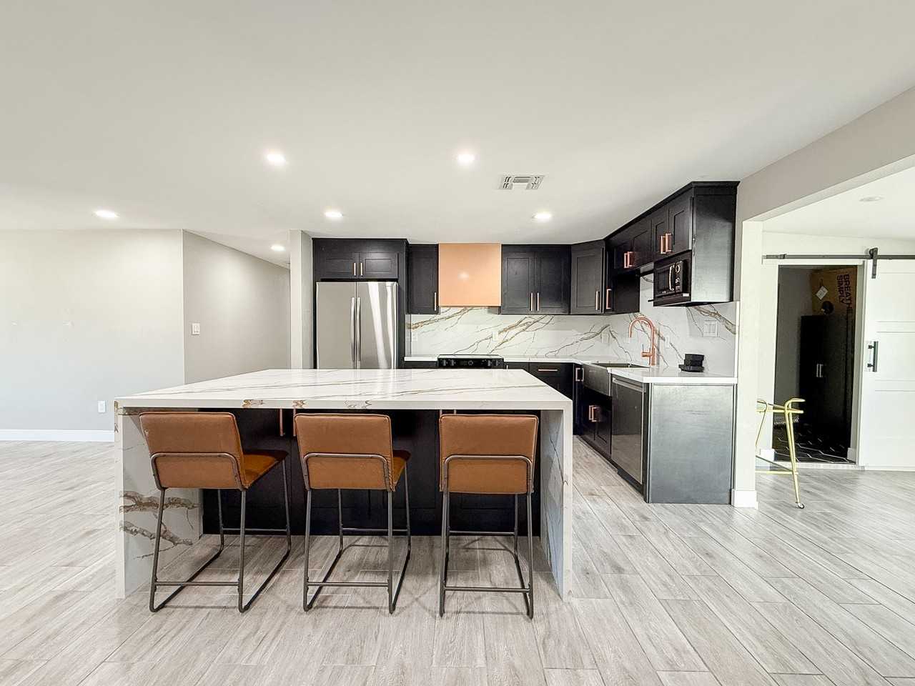 13220 N 14th Ave - Photo 7 of 29