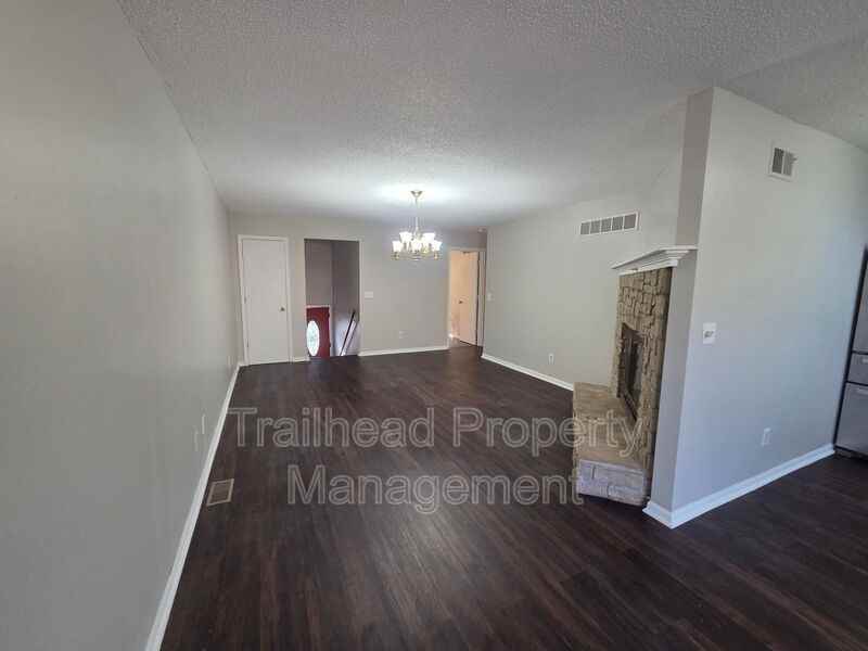 8014 Nw 79th Ter - Photo 5 of 28