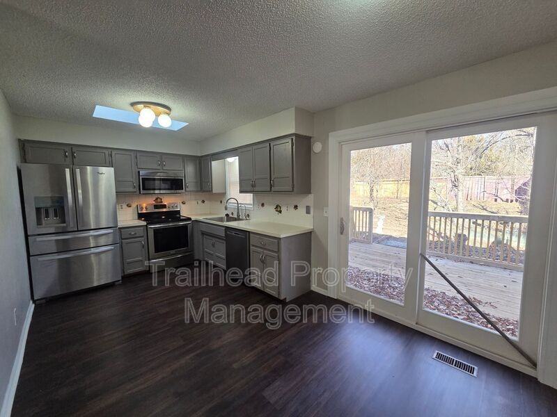 8014 Nw 79th Ter - Photo 6 of 28