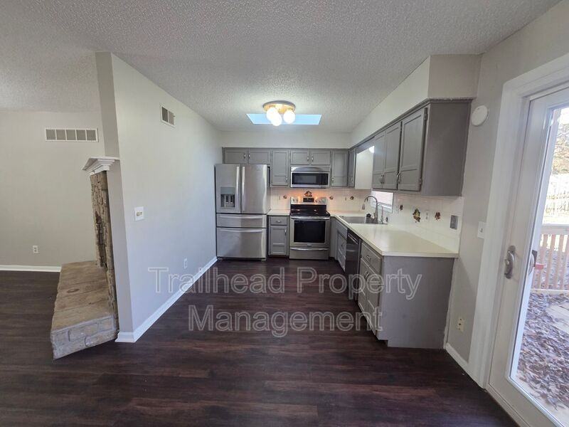 8014 Nw 79th Ter - Photo 7 of 28