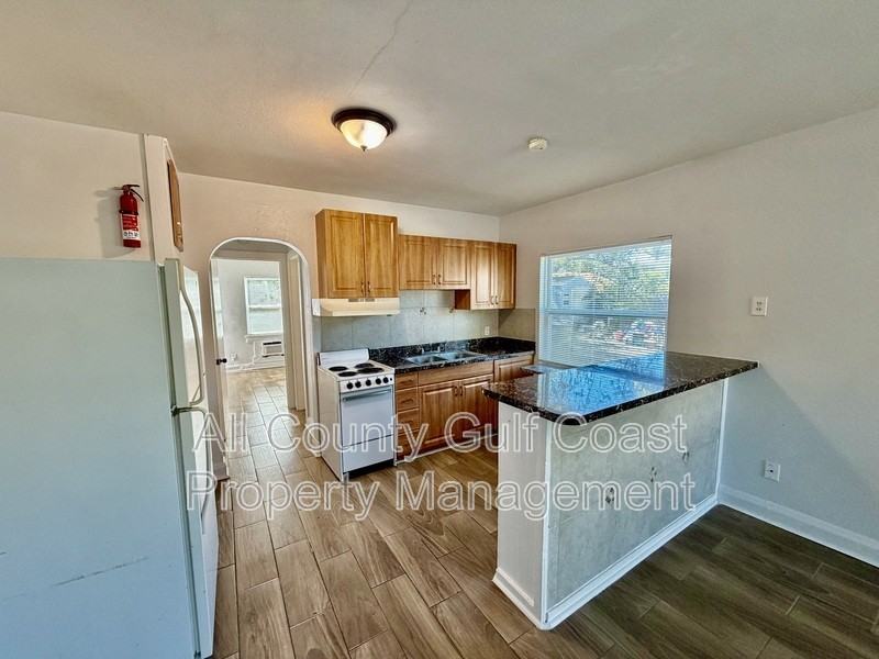 1611 9th Ave W - Photo 4 of 7