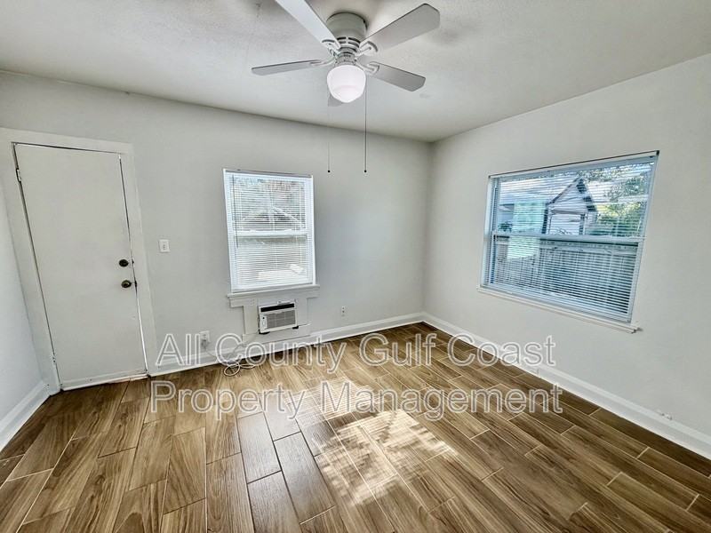 1611 9th Ave W - Photo 5 of 7