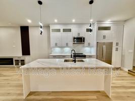 featured image of 1669 Highland Dr N