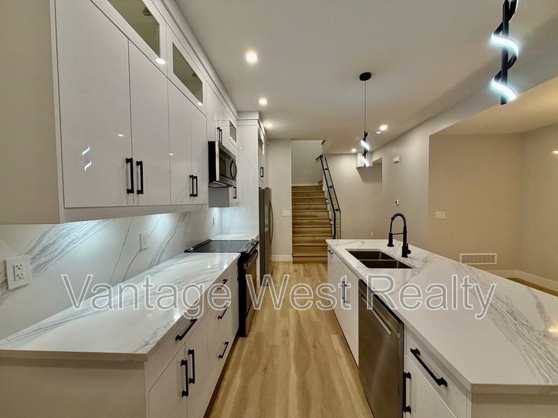 1669 Highland Dr N - Photo 5 of 44