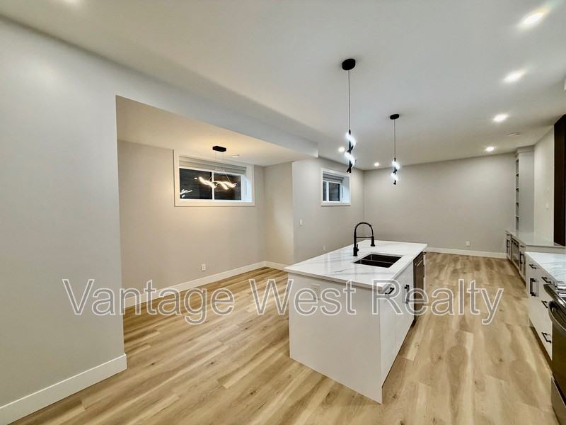 1669 Highland Dr N - Photo 7 of 44