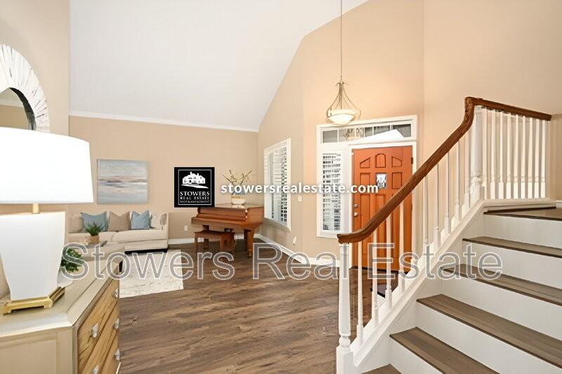 441 Coventry Pl - Photo 4 of 37