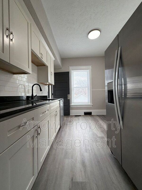 126 S 28th St #1 - Photo 3 of 27