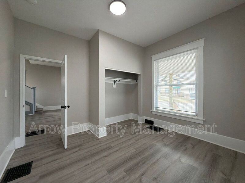 126 S 28th St #1 - Photo 5 of 27