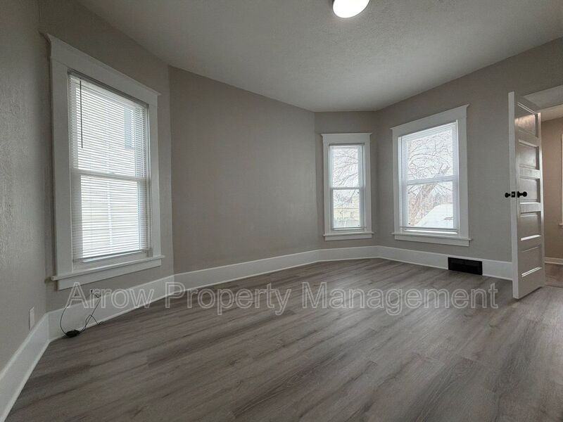 126 S 28th St #1 - Photo 6 of 27