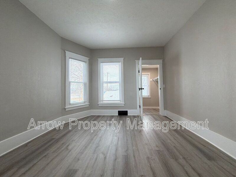 126 S 28th St #1 - Photo 7 of 27