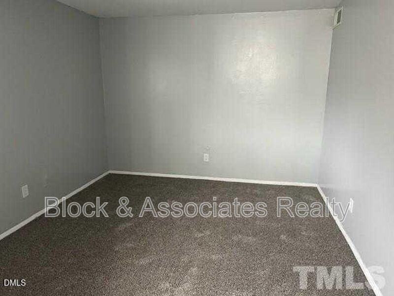 1281 Schaub Dr #I - Photo 7 of 8