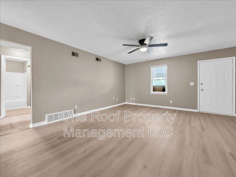 1911 Chateau Dr - Photo 4 of 24