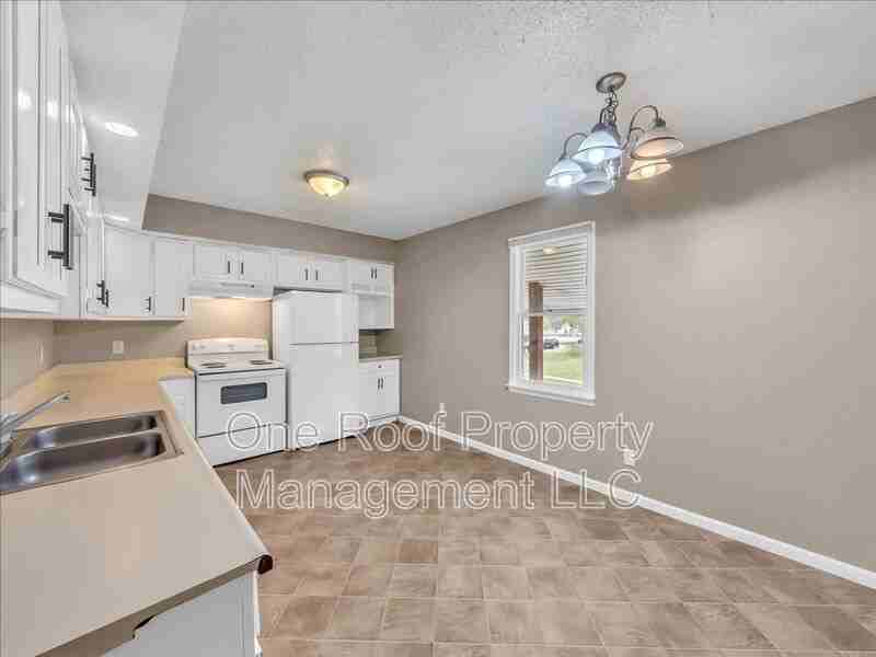 1911 Chateau Dr - Photo 3 of 24