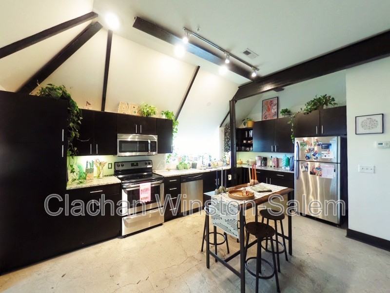 50 W 4th St #404 - Photo 4 of 6