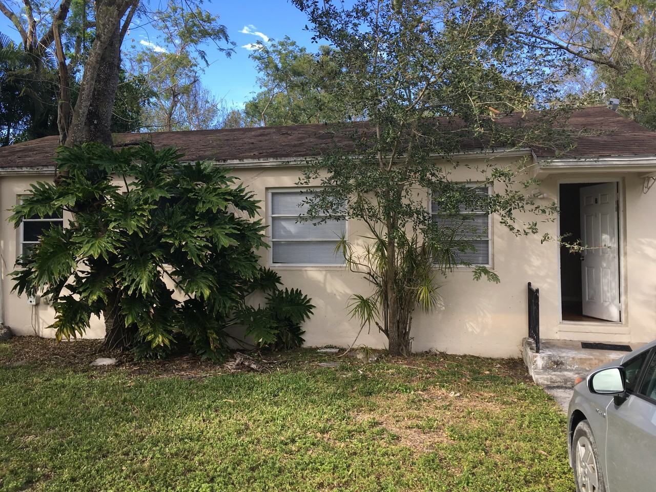 2309 Hunter St #B - Photo 2 of 13