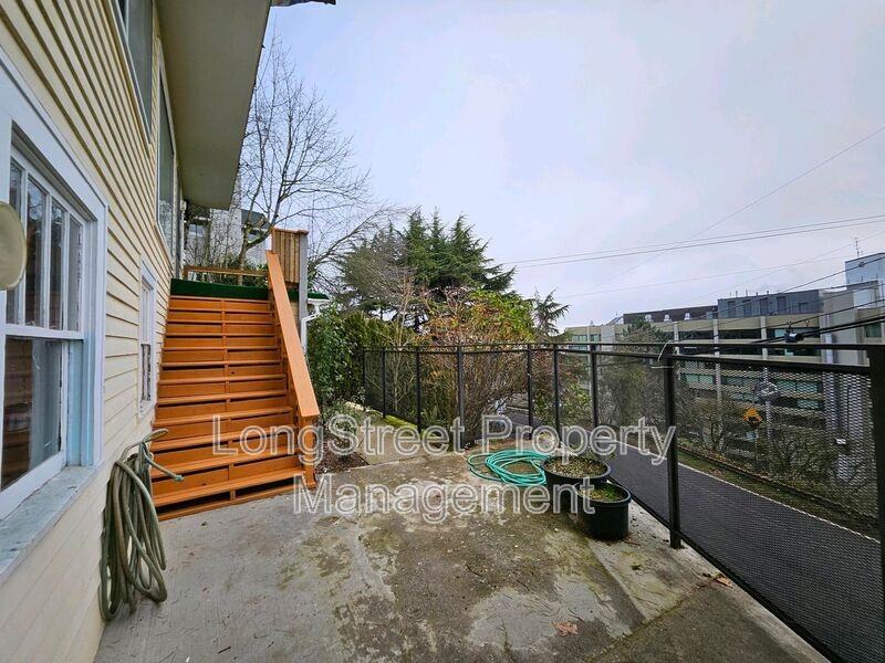 801 Sw Broadway Dr - Photo 4 of 22