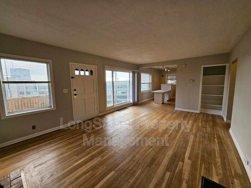 801 Sw Broadway Dr - Photo 5 of 22