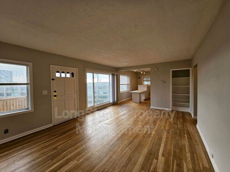 801 Sw Broadway Dr - Photo 7 of 22