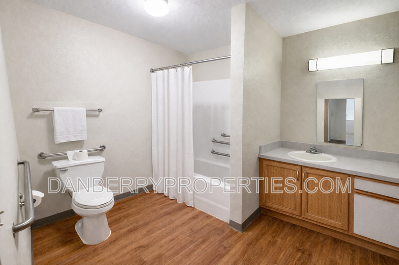 1728 W Market St - Photo 6 of 8