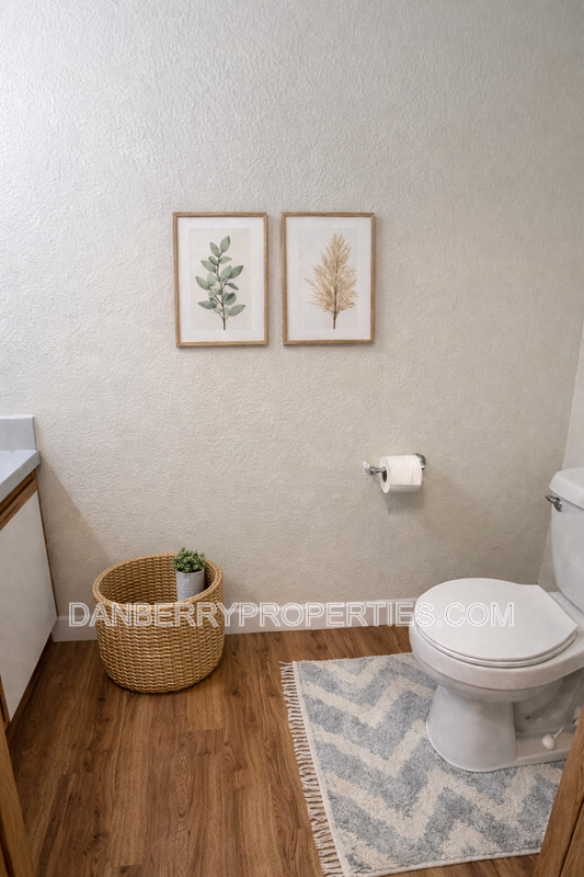 1728 W Market St - Photo 7 of 8