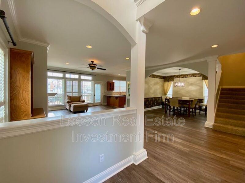 5706 Wood Ridge Dr - Photo 3 of 25