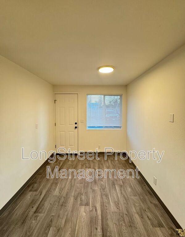 970 Nw Garfield Ave #1 - Photo 7 of 23